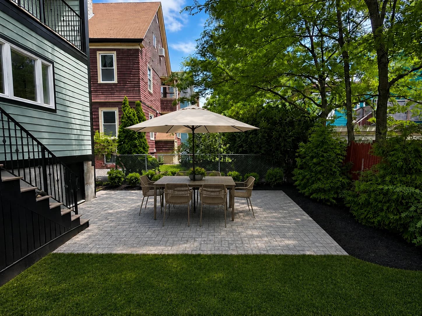 Private landscaped patio